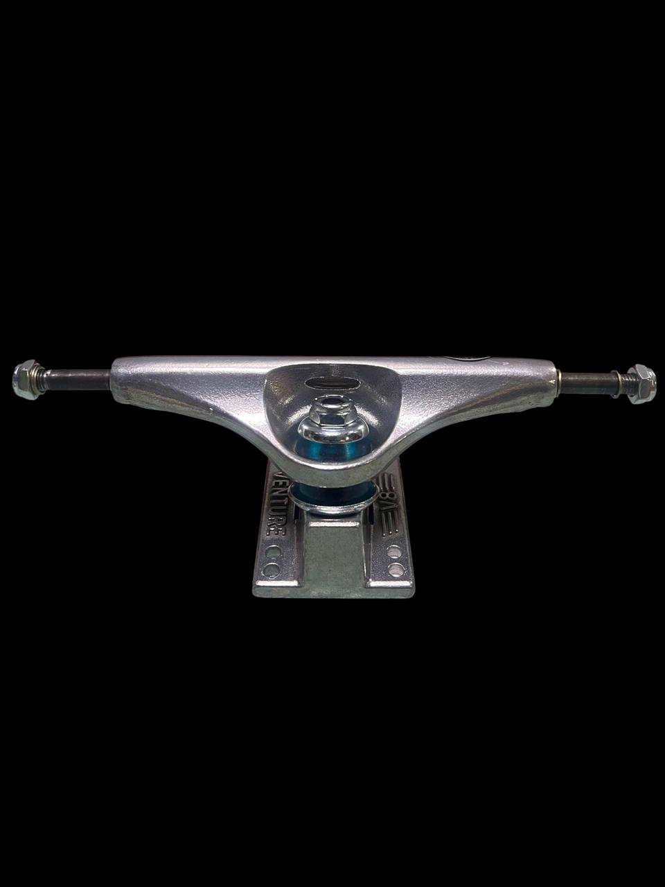 Par de trucks ejes marca Venture Koston plata 8.0" - Image 2