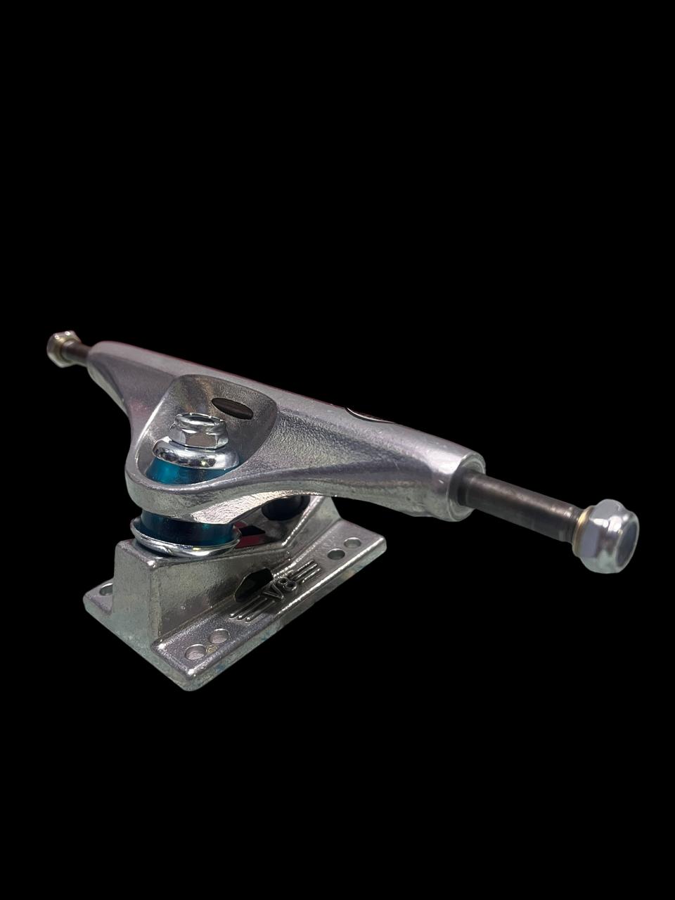 Par de trucks ejes marca Venture Koston plata 8.0" - Image 3