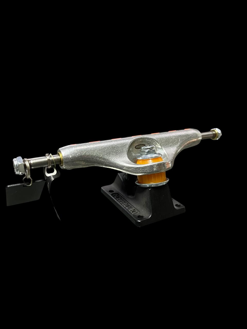 Par de trucks ejes marca INDEPENDENT Stage 11 Plata 149 mm - Image 3
