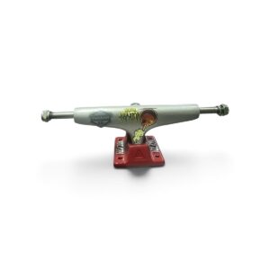 Par de trucks ejes marca VULKAN Plateados base roja grafico bomba 8.25"