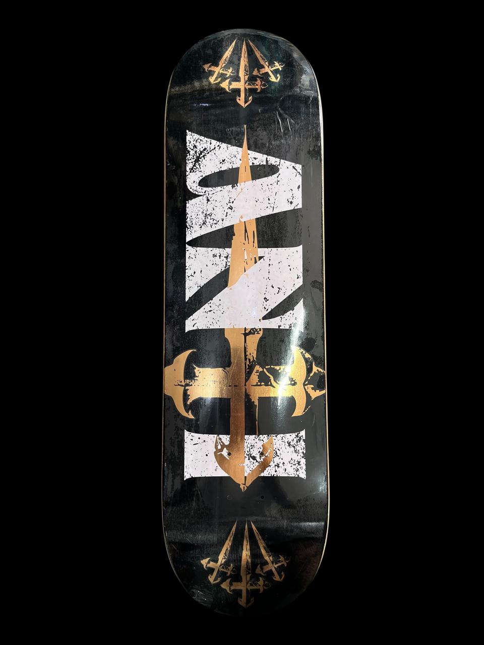 Tabla para patineta skate de acrobacias marca nacional Antifashion negro/dorado 8.5"