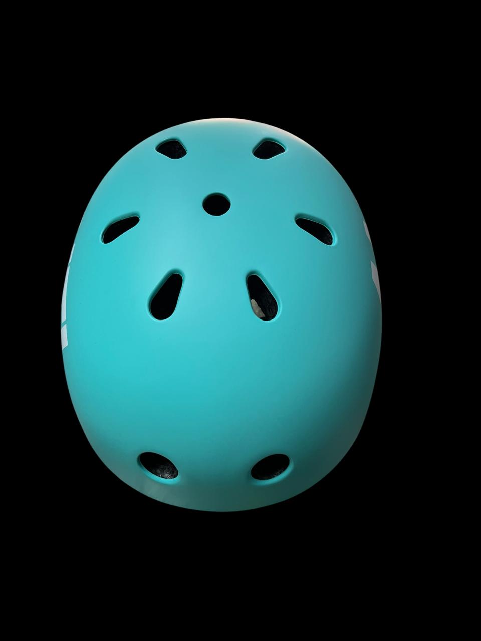 Casco profesional marca nacional Antifashion color aqua en varias tallas